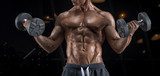 Erő és határozottság játékos kontrasztban