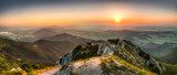 Naplemente a hegycsúcsról nyíló panorámával