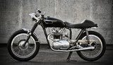 Vintage fekete motorkerékpár dinamizmusa