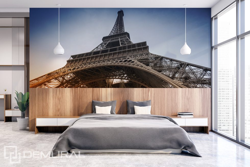 Kikapcsolódás az ikonikus torony alatt Fotótapéta Eiffel-torony Fotótapéta Demural